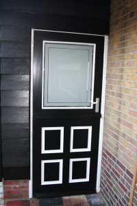Gesneden raamfolie (1), deur, privacy, fietsenhok, garage, raamfolie met kader