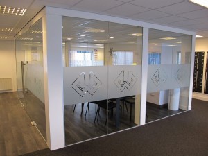 raamfolie, logo, kantoor, glaswand