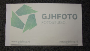 Raamsticker (6) logo, contour, gesneden, geappliceerd