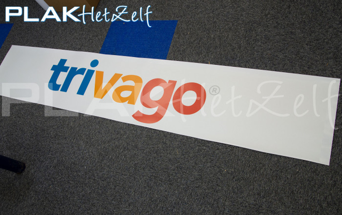 bedrukte raamfolie, bies met logo, in kleur. PLAKhetZelf. R02