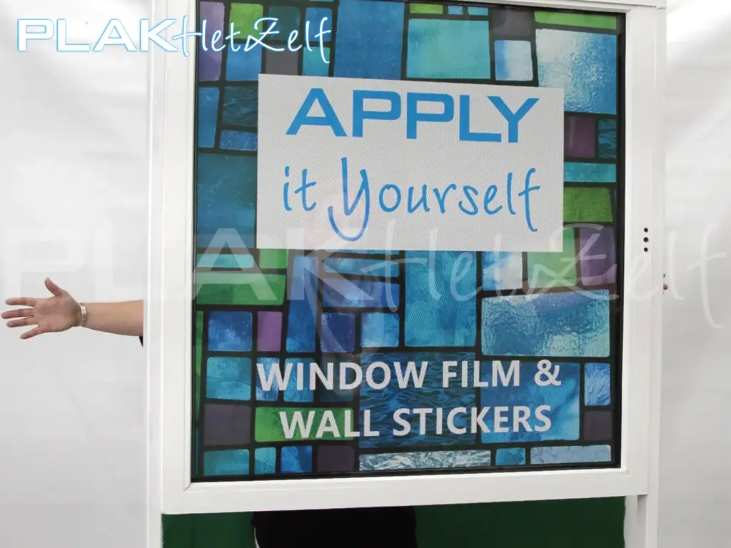 One-way vision raamfolie, gedeeltelijke privacy, donkere achtergrond