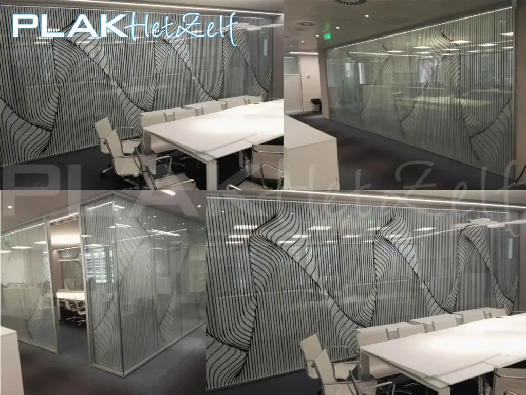 Geperforeerde glasfolie, eigen ontwerp, two-way vision raamfolie, kantoor, abstract ontwerp, zwarte lijnen